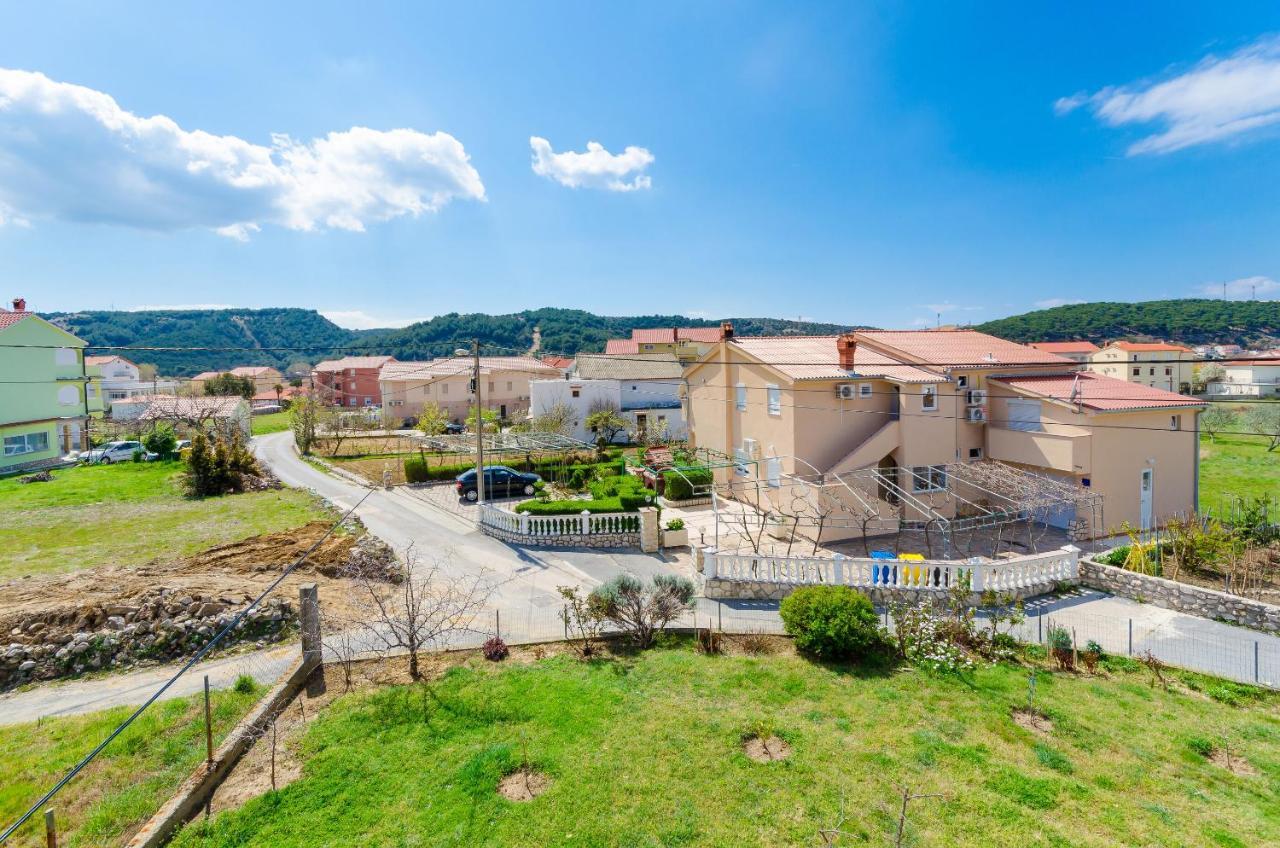 Apartments And Room Ljubica Лопар Экстерьер фото