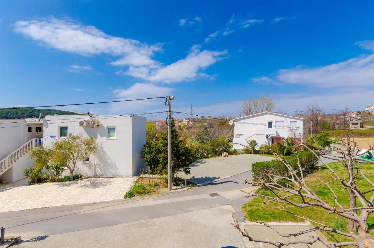 Apartments And Room Ljubica Лопар Экстерьер фото