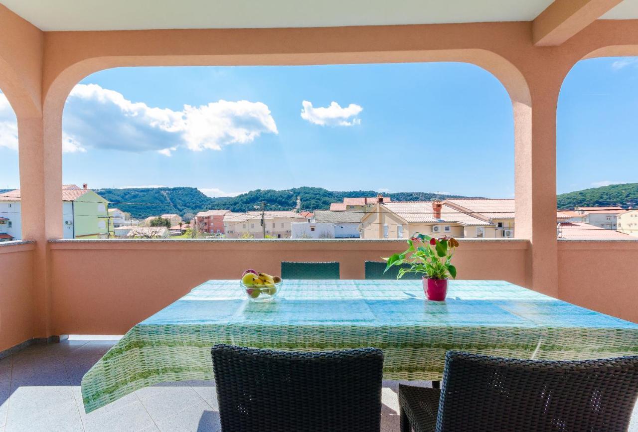 Apartments And Room Ljubica Лопар Экстерьер фото