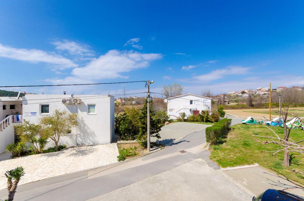 Apartments And Room Ljubica Лопар Экстерьер фото