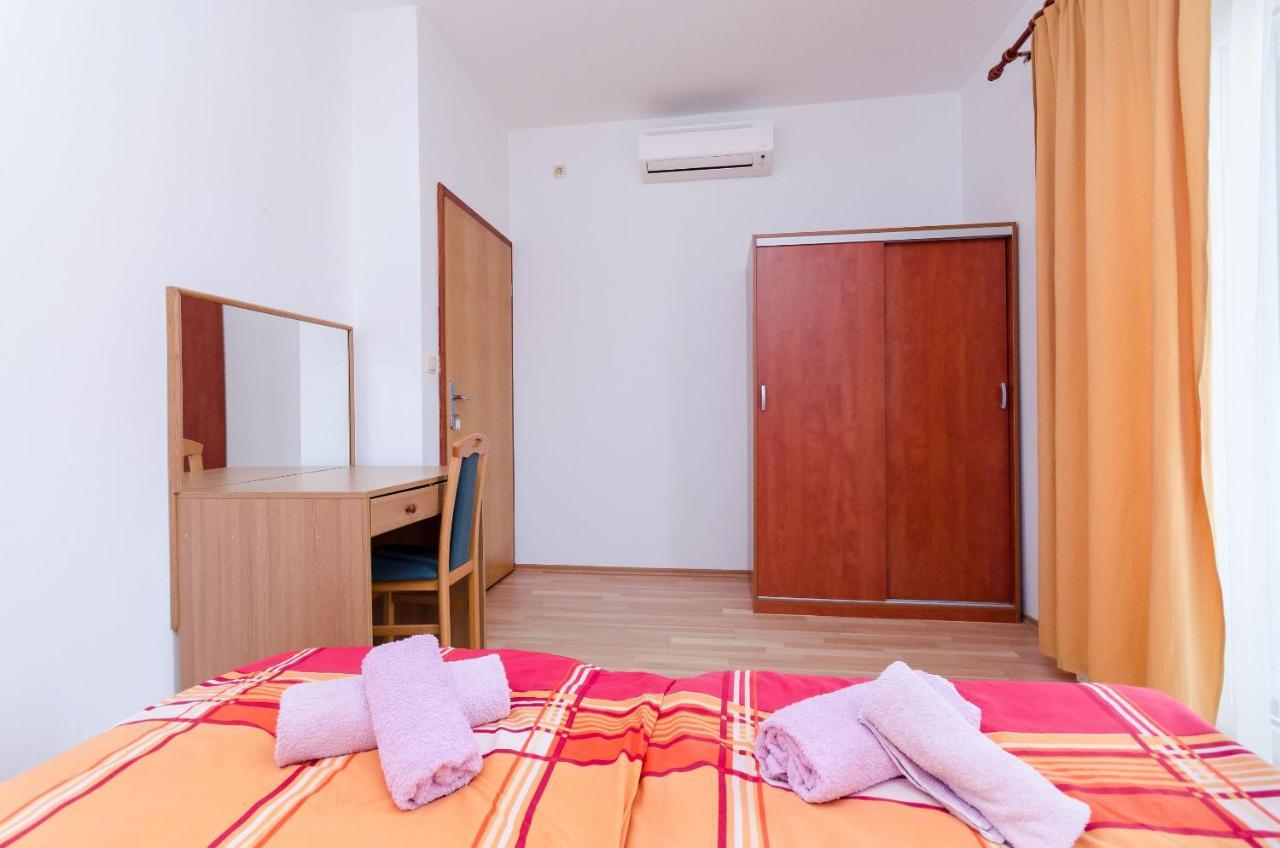 Apartments And Room Ljubica Лопар Экстерьер фото