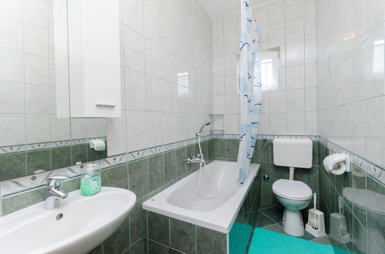 Apartments And Room Ljubica Лопар Экстерьер фото