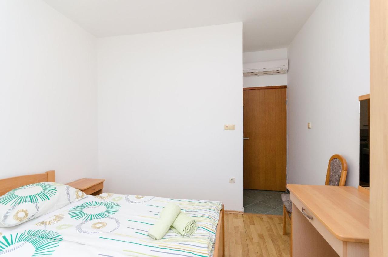 Apartments And Room Ljubica Лопар Экстерьер фото