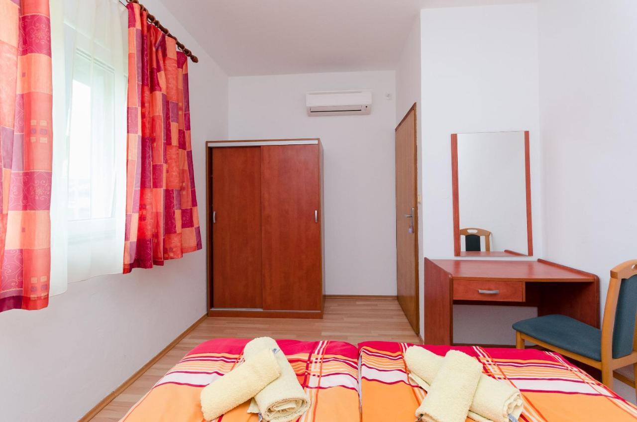 Apartments And Room Ljubica Лопар Экстерьер фото