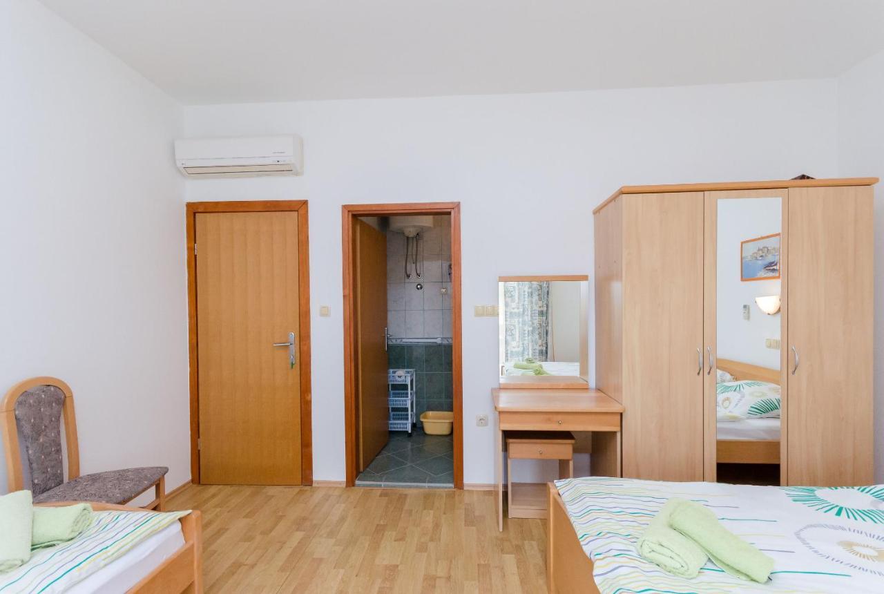 Apartments And Room Ljubica Лопар Экстерьер фото
