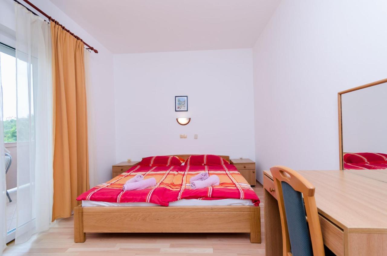 Apartments And Room Ljubica Лопар Экстерьер фото