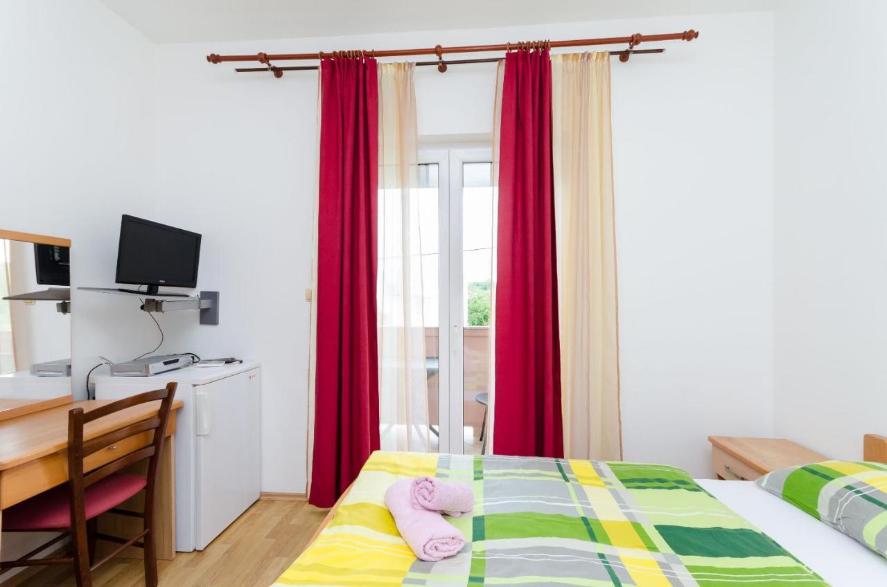 Apartments And Room Ljubica Лопар Экстерьер фото