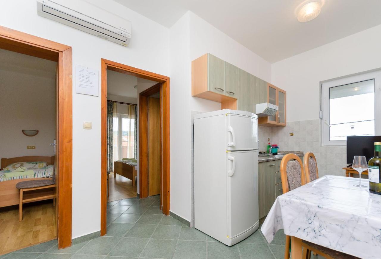 Apartments And Room Ljubica Лопар Экстерьер фото