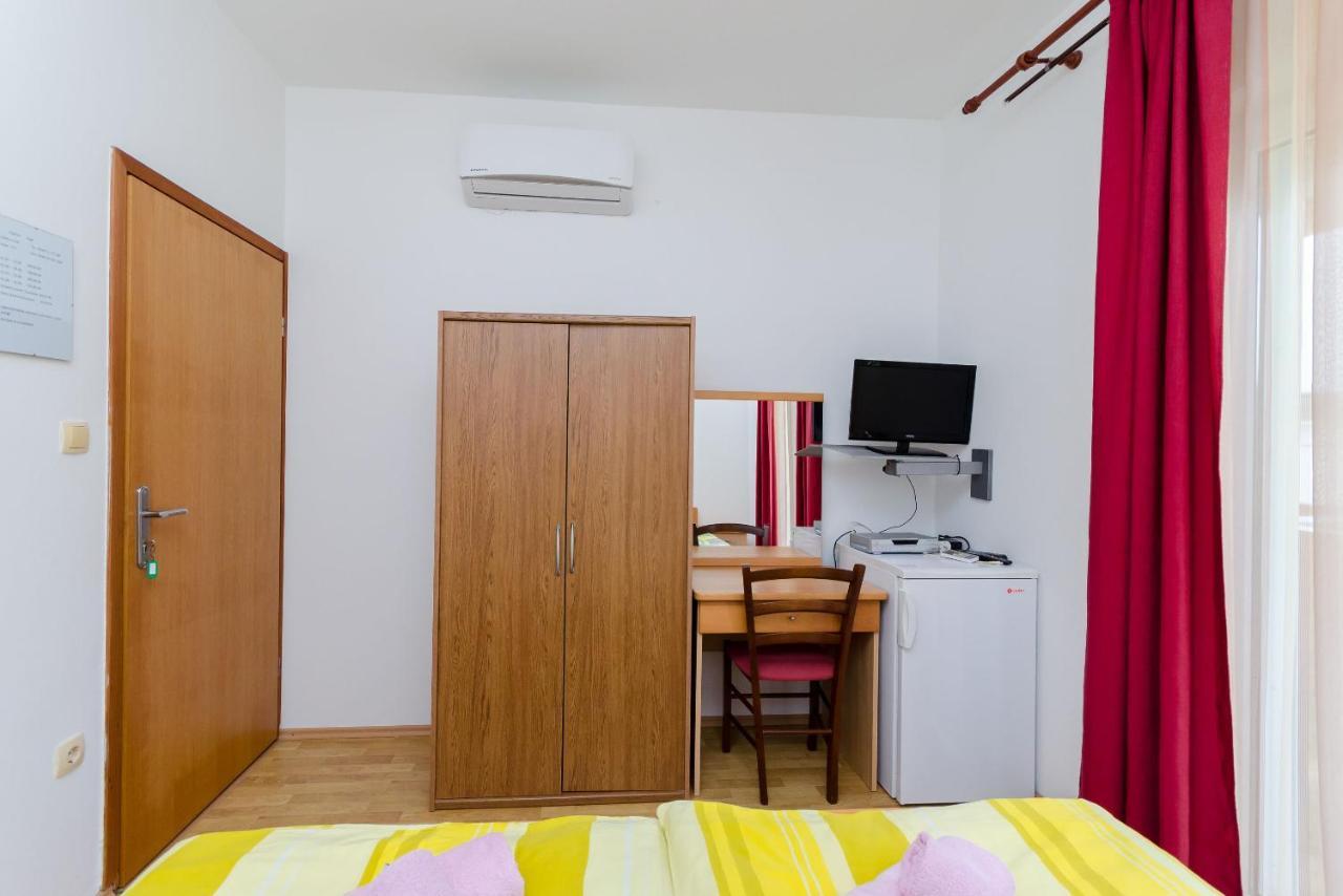 Apartments And Room Ljubica Лопар Экстерьер фото