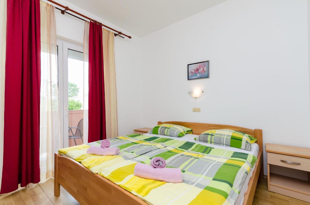 Apartments And Room Ljubica Лопар Экстерьер фото